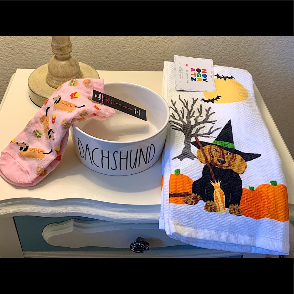 Dachshund bundle -  bowl, kitchen towels, bonus socks! NWT! 🐾❤️🐶